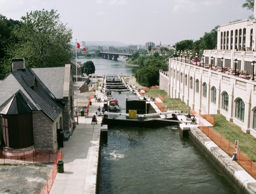 Image of the Rideau Canal from Confederation Square