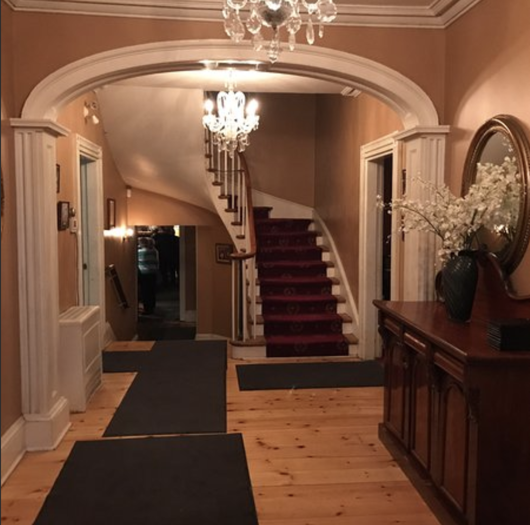 The Keg Manor, interior