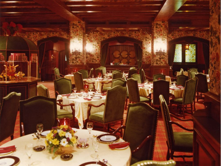 The Canadian Grill, a meeting place for Ottawa politicians and senior bureaucrats, circa 1970s. Credit: Château Laurier Hotel Archives. /jpg