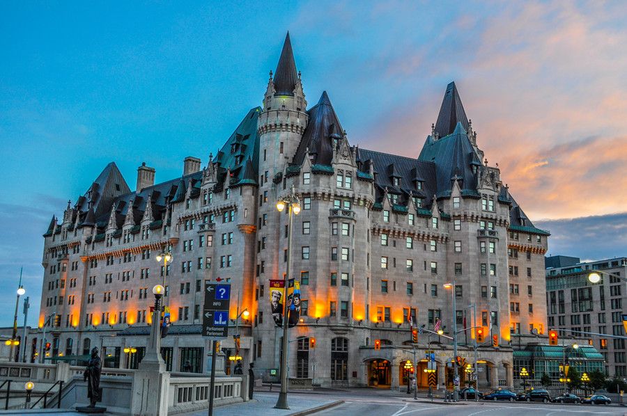 The facade without the additions