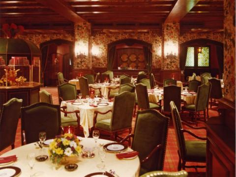 The Canadian Grill, a meeting place for Ottawa politicians and senior bureaucrats, circa 1970s. Credit: Château Laurier Hotel Archives. /jpg